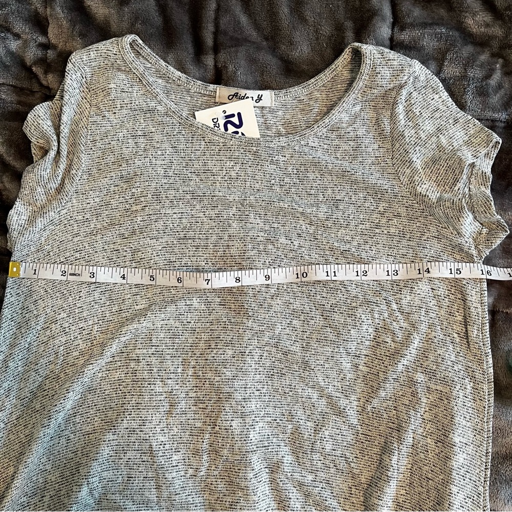 Aiden Y NWT Heather Gray Knit T-Shirt Shark-bite Hem Cap Sleeves Stretchy Comfy - Picture 8 of 11
